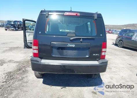 2008 Jeep Liberty Sport z USA, uszkodzony, nr VIN 1J8GP28K28W153041